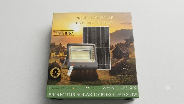 Proiector Solar LED 800W Innova Smart Home Cyborg, IP67, Panou Solar 35x35 cm și Telecomandă